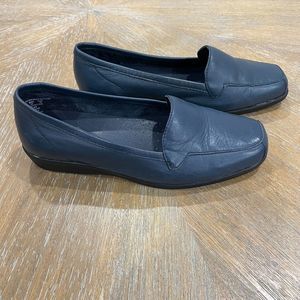 Connie Cuddles Diamond Navy Blue Slip On Loafers Cushioned Comfort Sz 5 Business